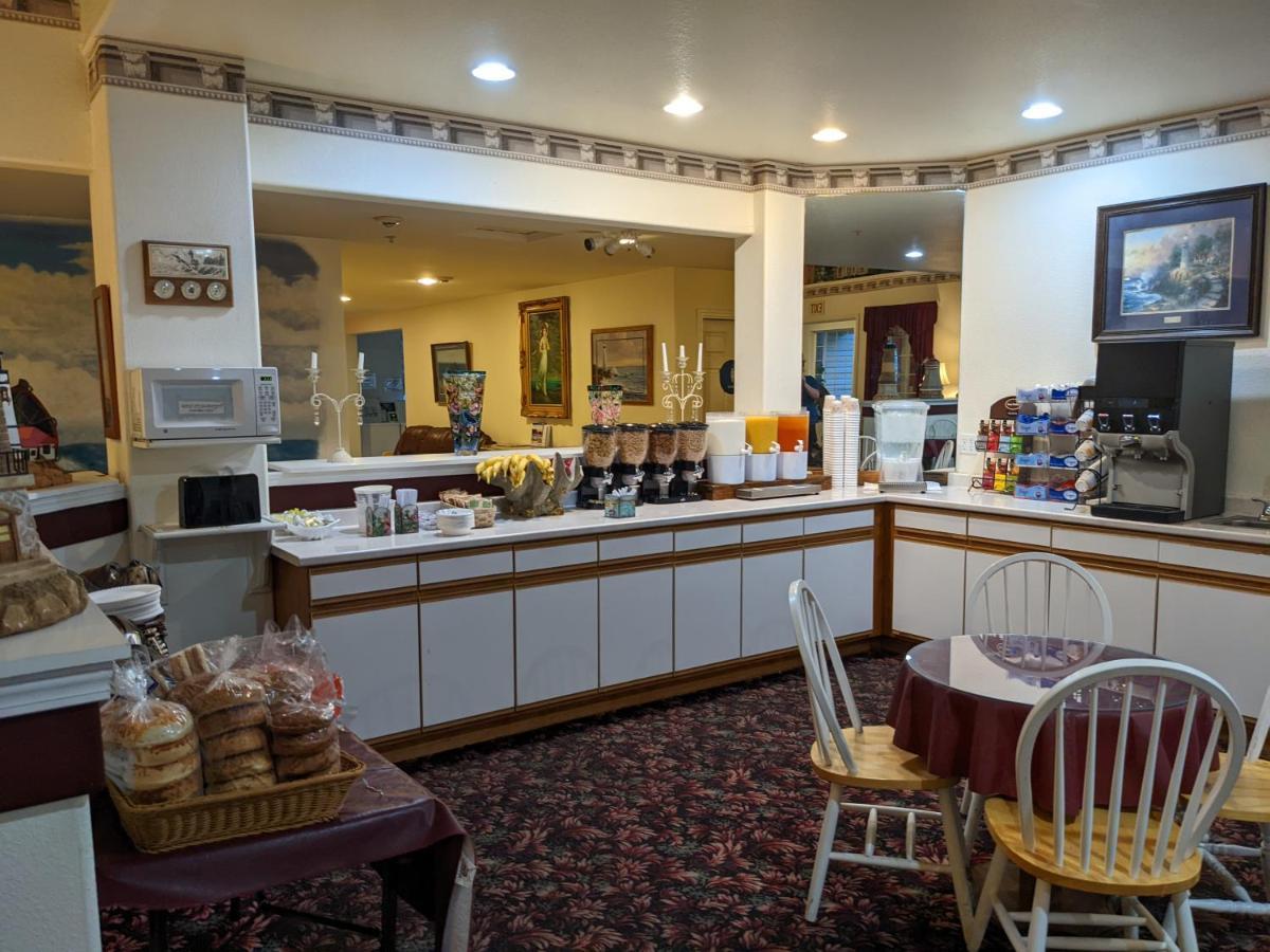 Lighthouse Inn Кресънт Сити Екстериор снимка