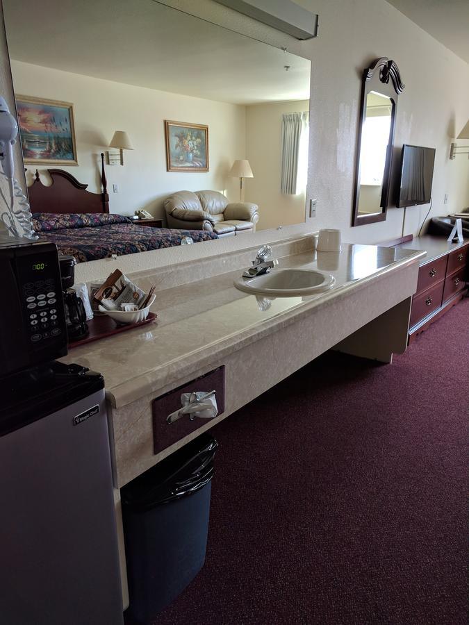 Lighthouse Inn Кресънт Сити Екстериор снимка
