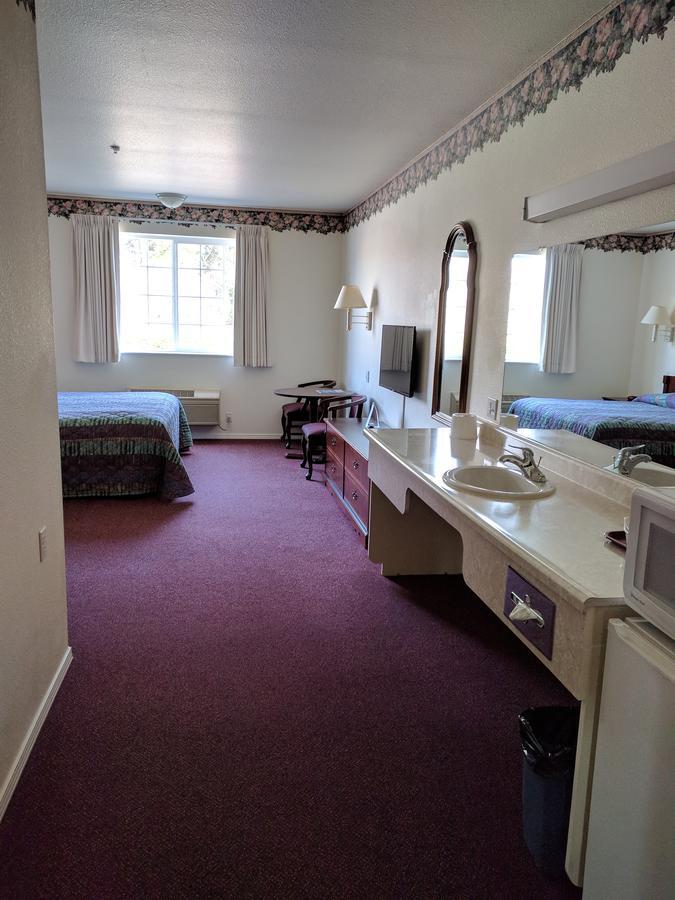 Lighthouse Inn Кресънт Сити Екстериор снимка