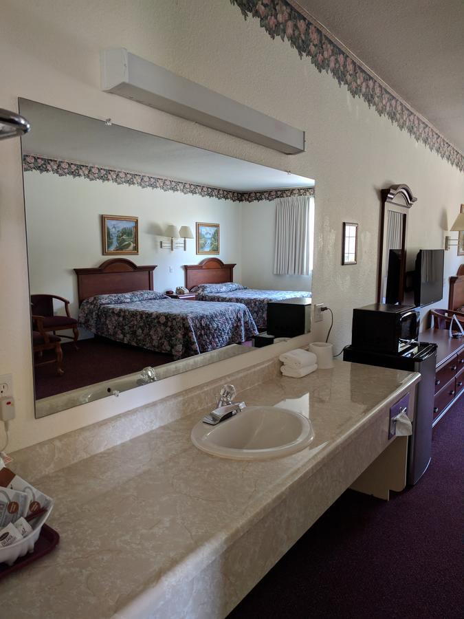 Lighthouse Inn Кресънт Сити Екстериор снимка