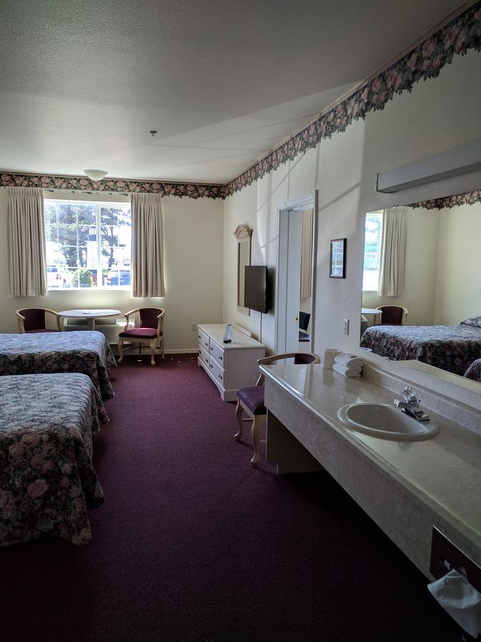 Lighthouse Inn Кресънт Сити Екстериор снимка